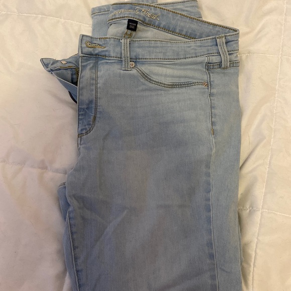 Light wash size 14 jeans. Universal Thread - Picture 1 of 2